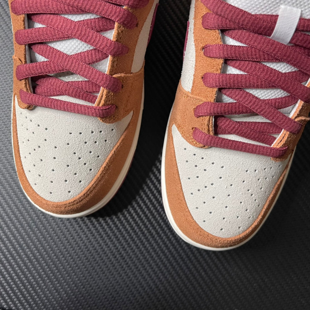 SB Dunk Low “Dark Russet”