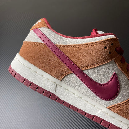 SB Dunk Low “Dark Russet”