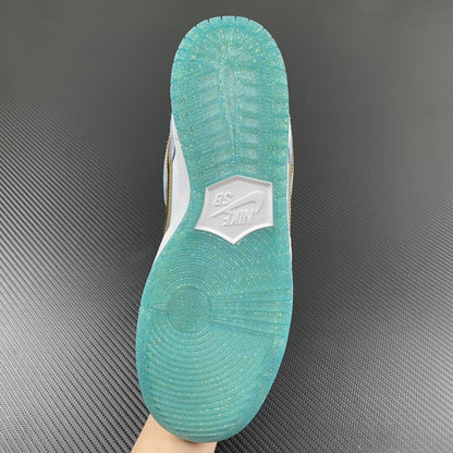 SB Dunk Low “Sean Cliver”