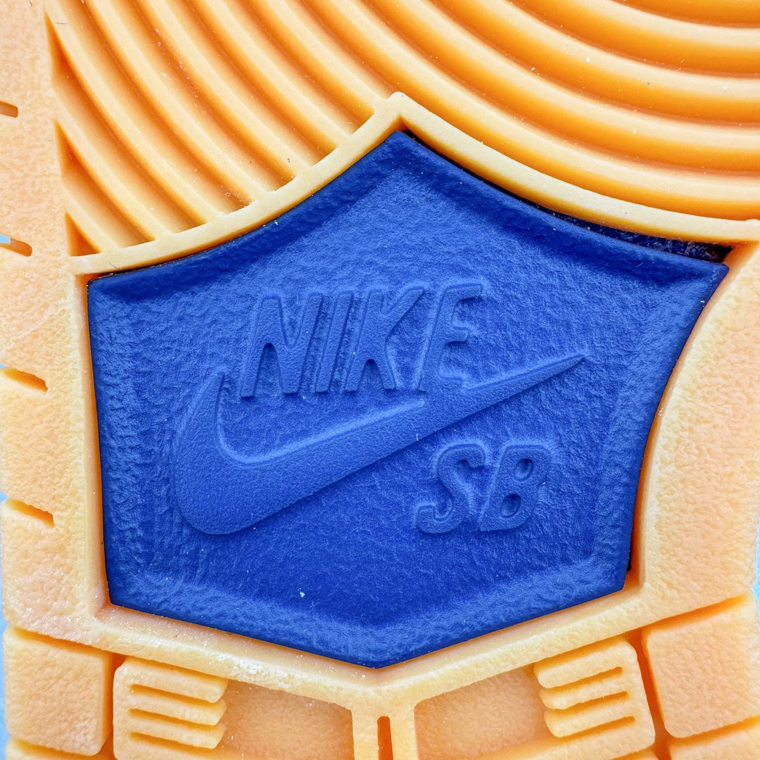 SB Dunk Low x Rayssa Leal