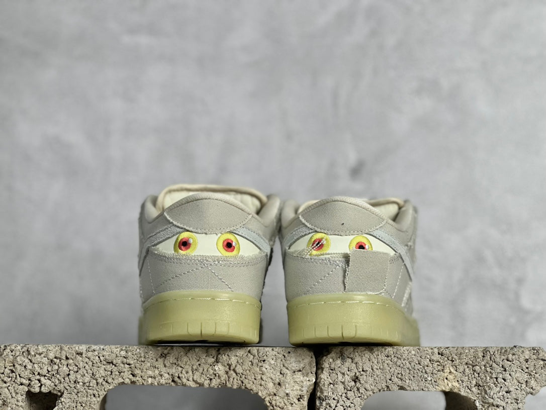 SB Dunk Low “Mummys”