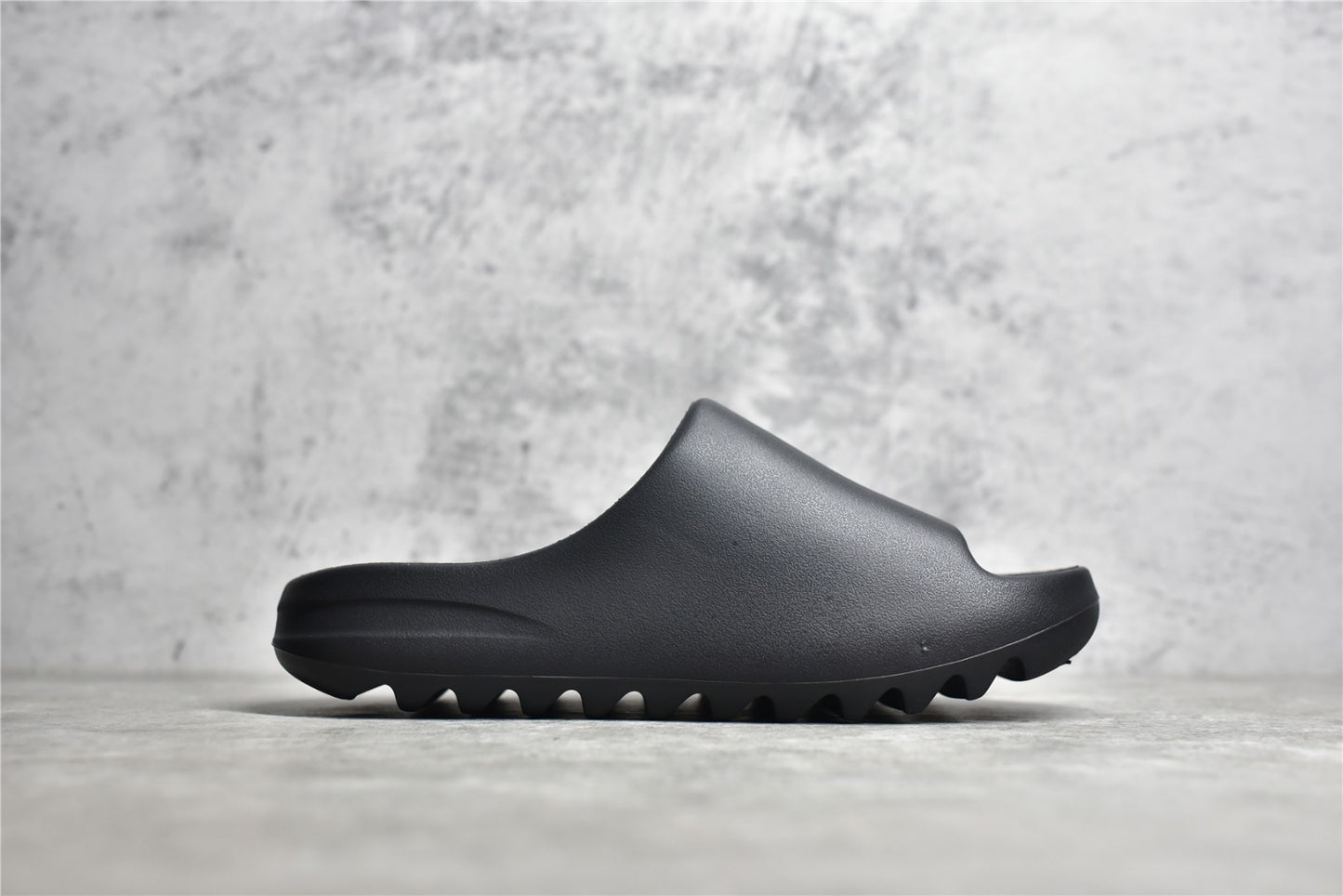 Yeezy Slide “Onyx”