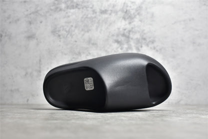 Yeezy Slide “Onyx”