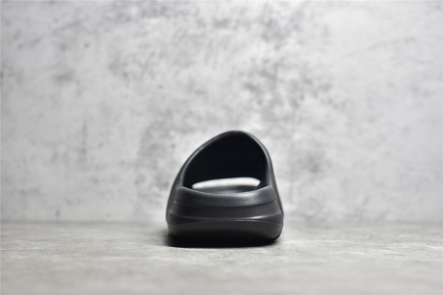 Yeezy Slide “Onyx”