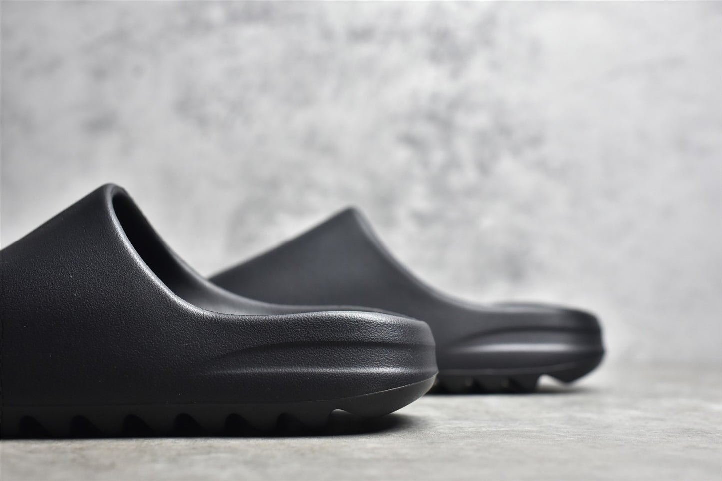 Yeezy Slide “Onyx”