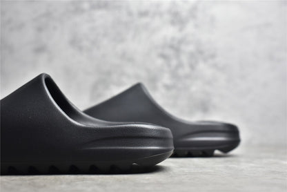 Yeezy Slide “Onyx”