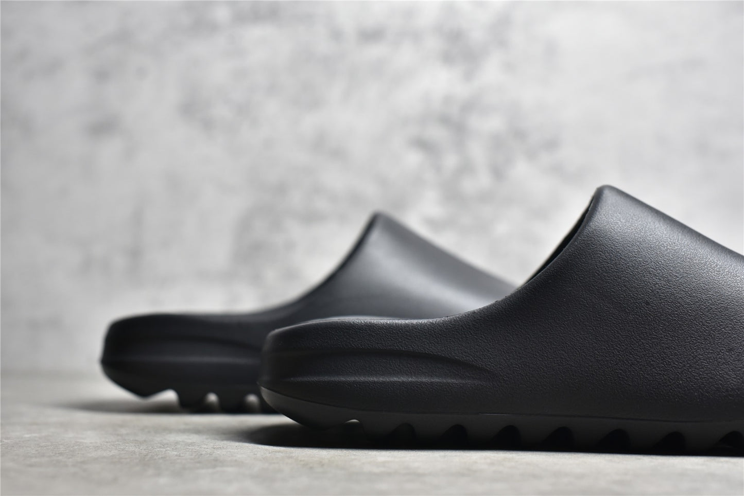 Yeezy Slide “Onyx”
