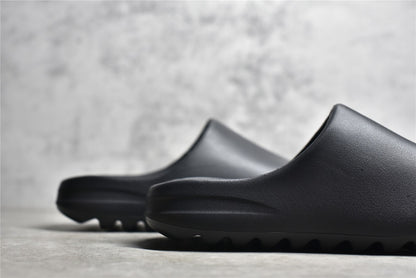 Yeezy Slide “Onyx”
