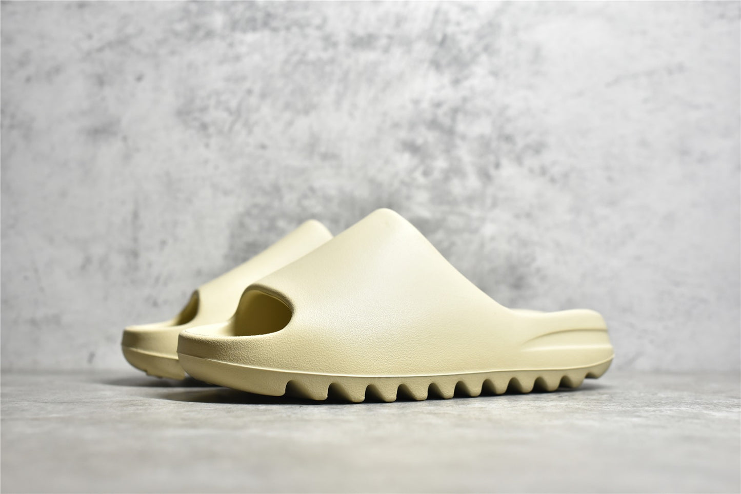 Yeezy Slide “Bone”