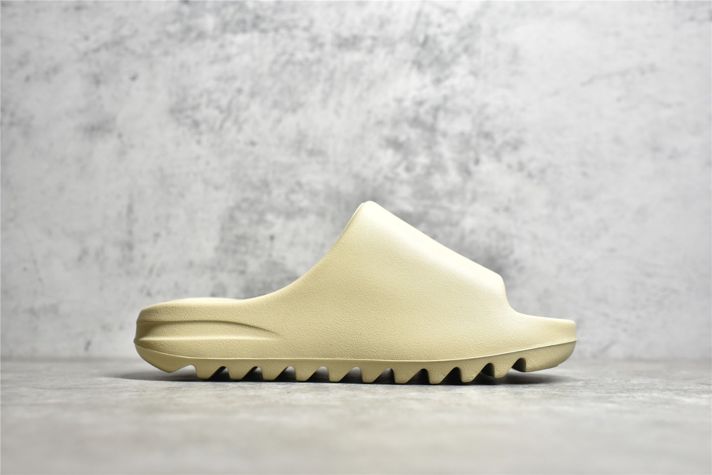 Yeezy Slide “Bone”