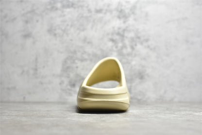 Yeezy Slide “Bone”