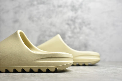 Yeezy Slide “Bone”