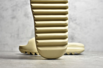 Yeezy Slide “Bone”