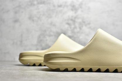 Yeezy Slide “Bone”