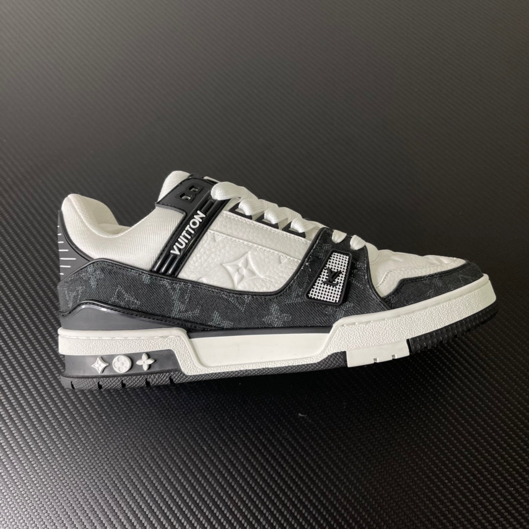 Louis Vuitton Trainer “White Black”