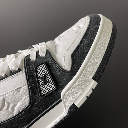 Louis Vuitton Trainer “White Black”