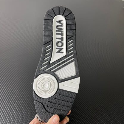 Louis Vuitton Trainer “White Black”