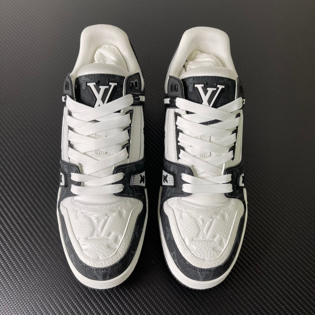 Louis Vuitton Trainer “White Black”