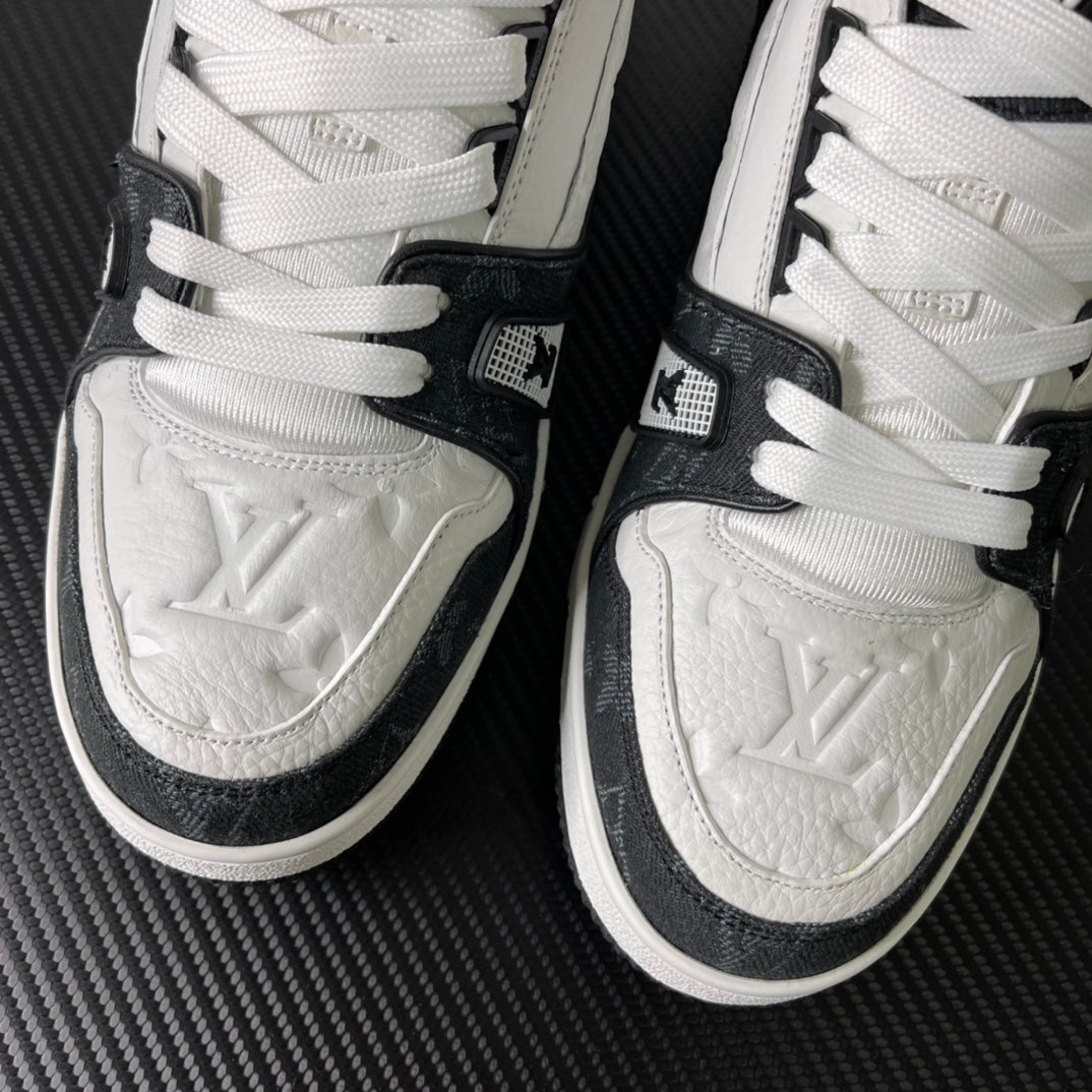 Louis Vuitton Trainer “White Black”