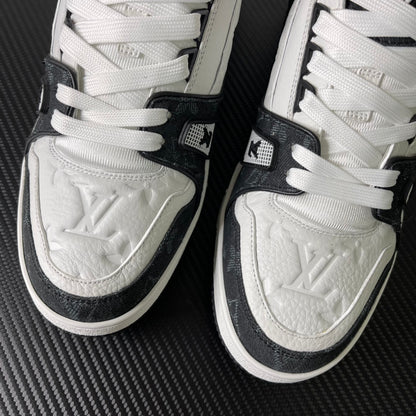 Louis Vuitton Trainer “White Black”