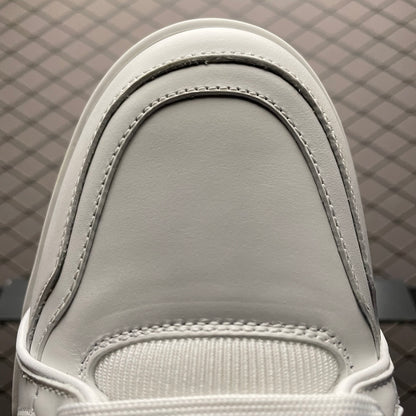 Louis Vuitton Trainer “White”