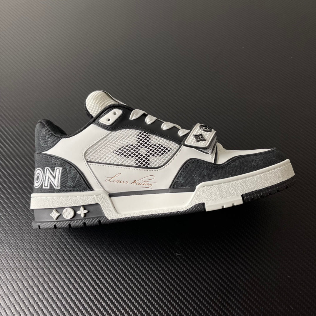 Louis Vuitton Trainer “Black White”