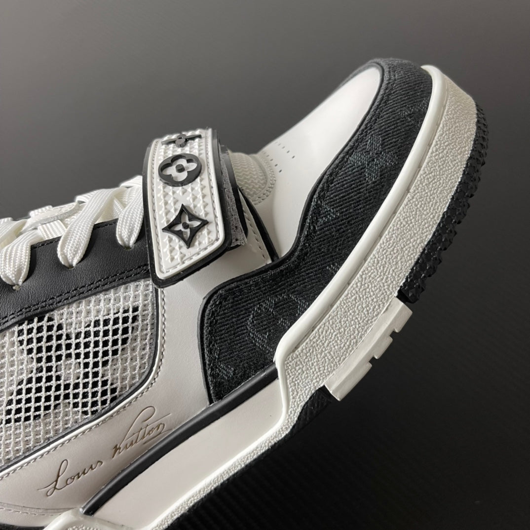 Louis Vuitton Trainer “Black White”
