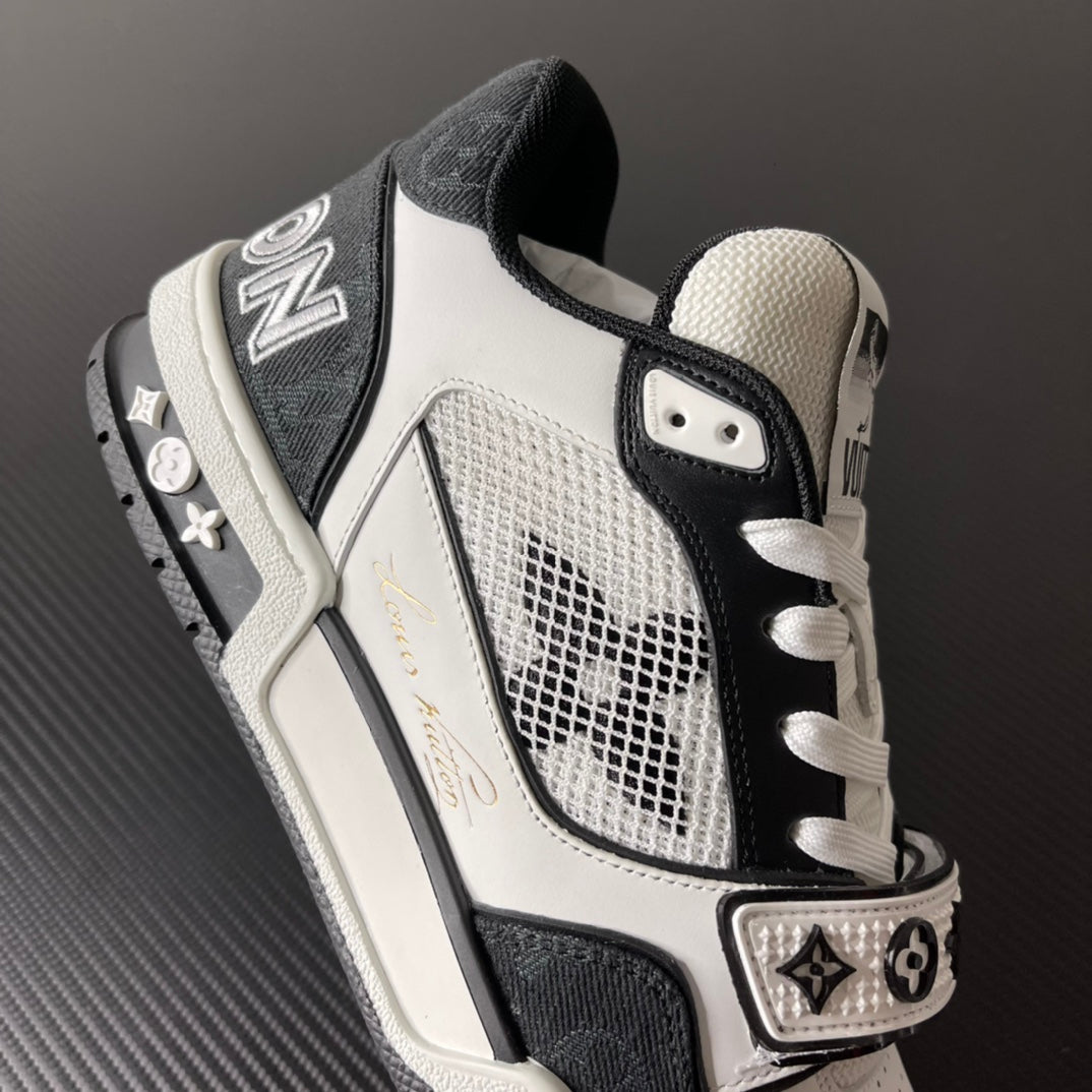 Louis Vuitton Trainer “Black White”
