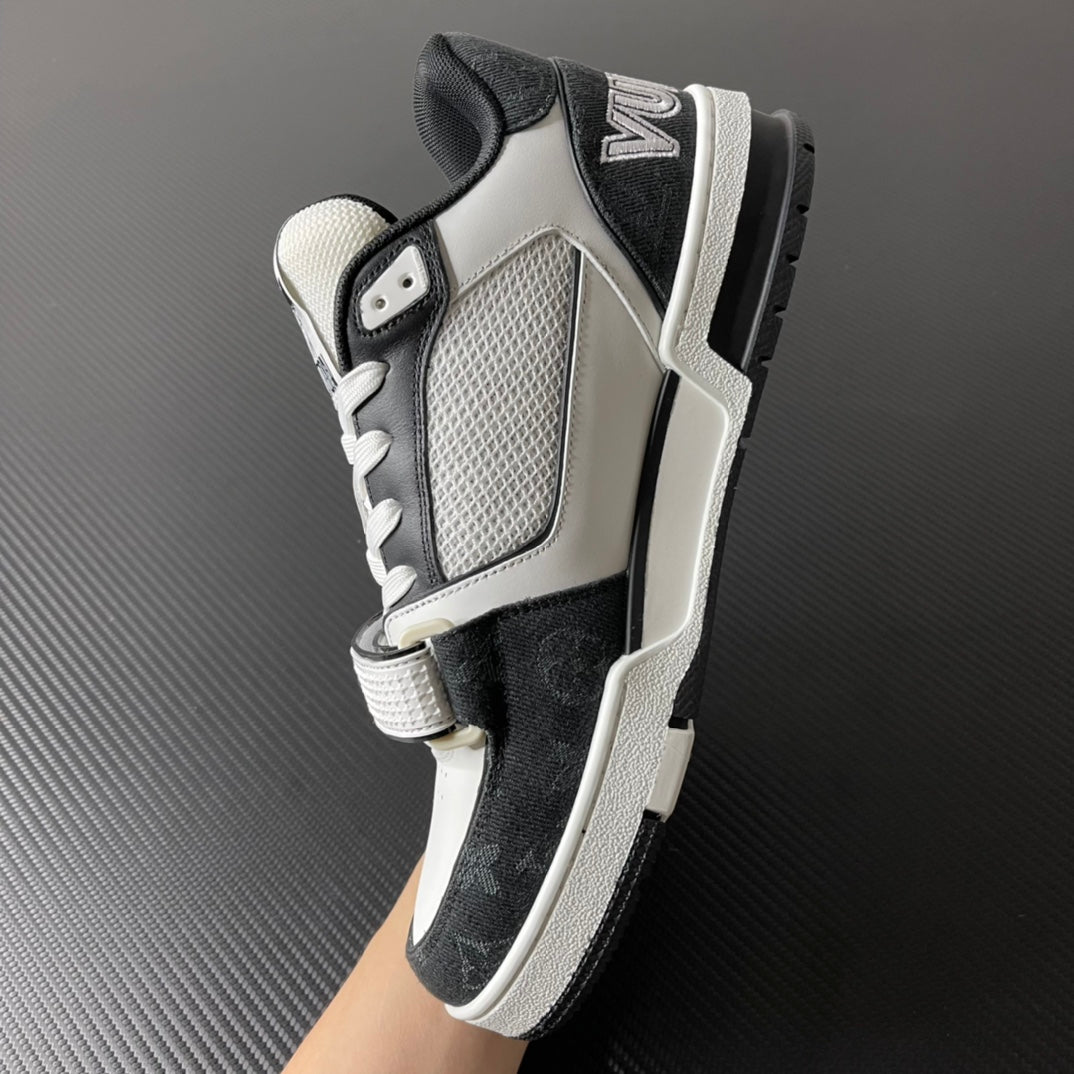 Louis Vuitton Trainer “Black White”