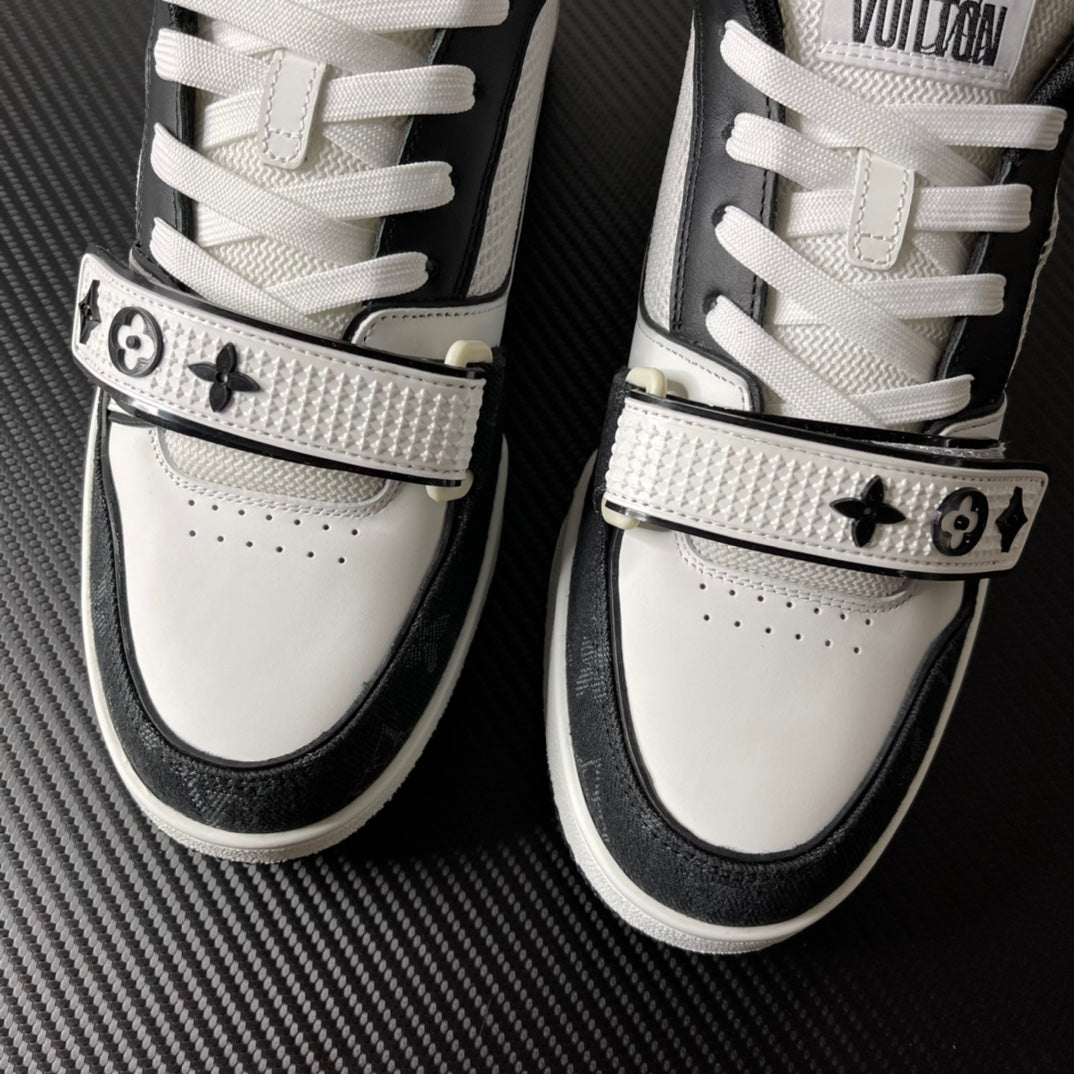 Louis Vuitton Trainer “Black White”