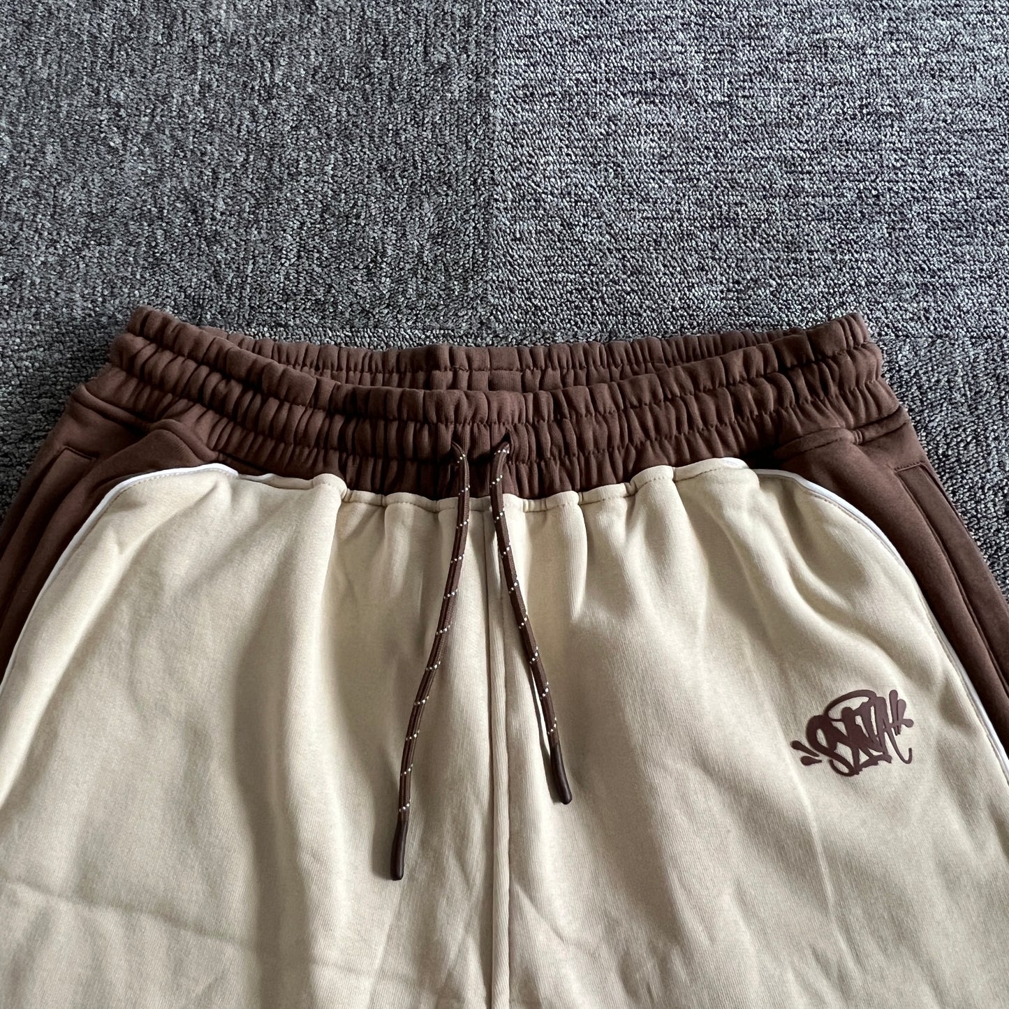 Syna World Short “Brown Beige”