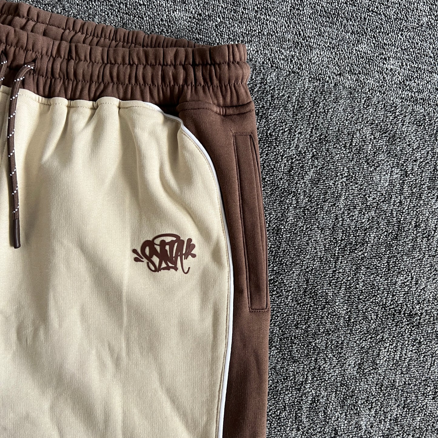 Syna World Short “Brown Beige”