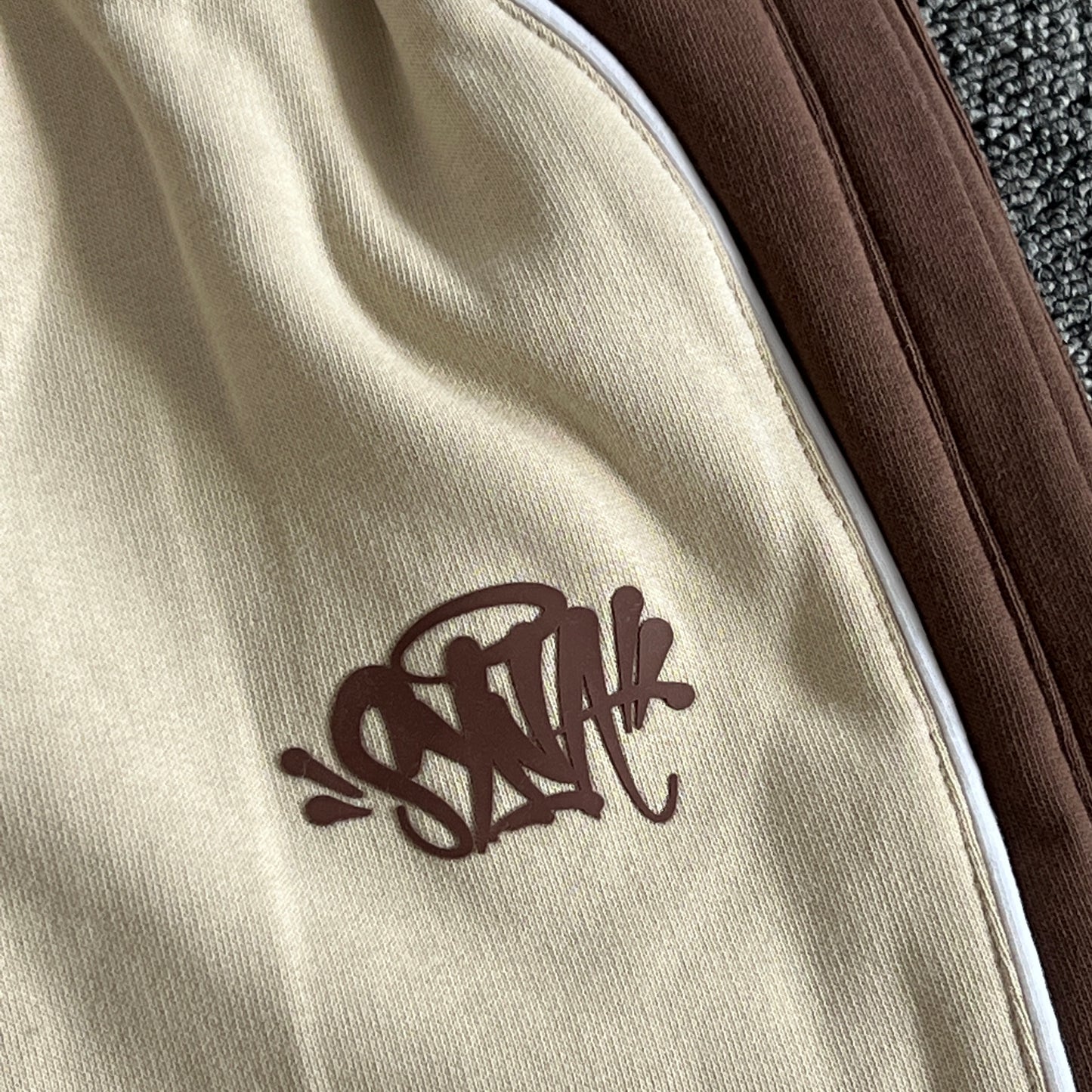 Syna World Short “Brown Beige”