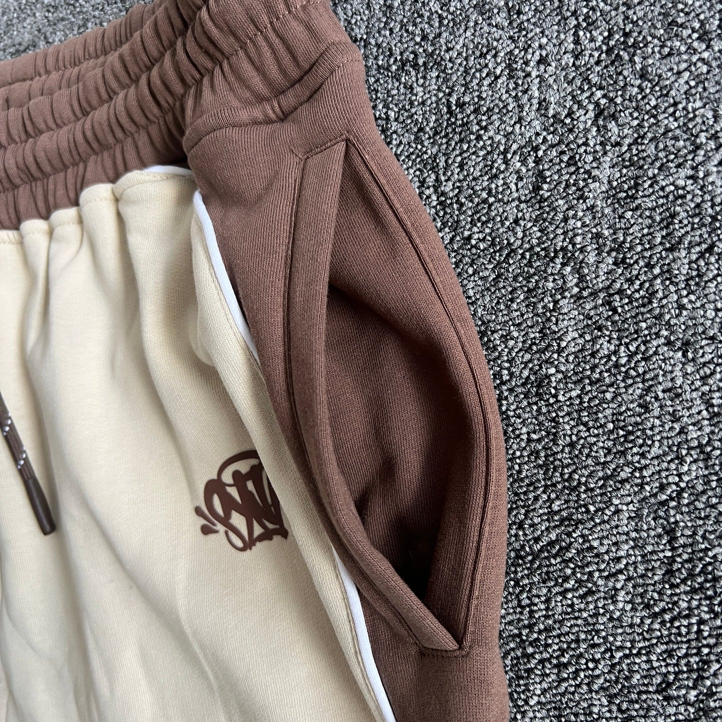 Syna World Short “Brown Beige”