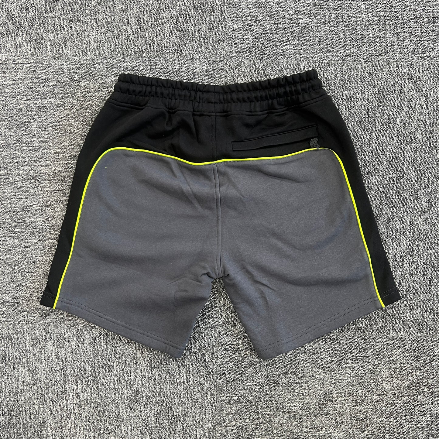 Syna World Short “Black Grey”