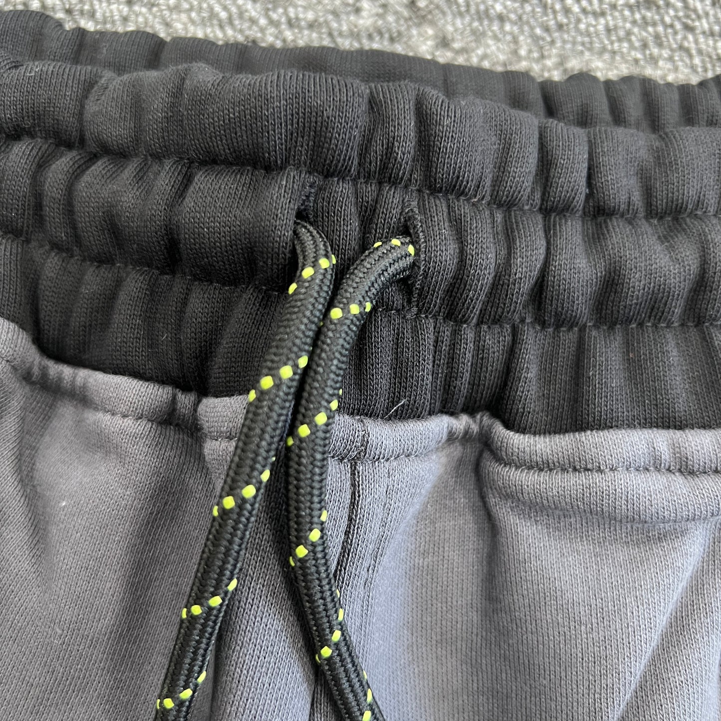 Syna World Short “Black Grey”