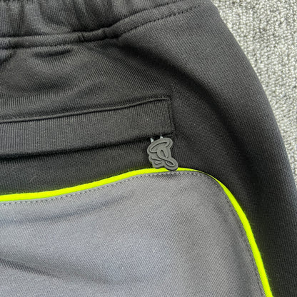 Syna World Short “Black Grey”