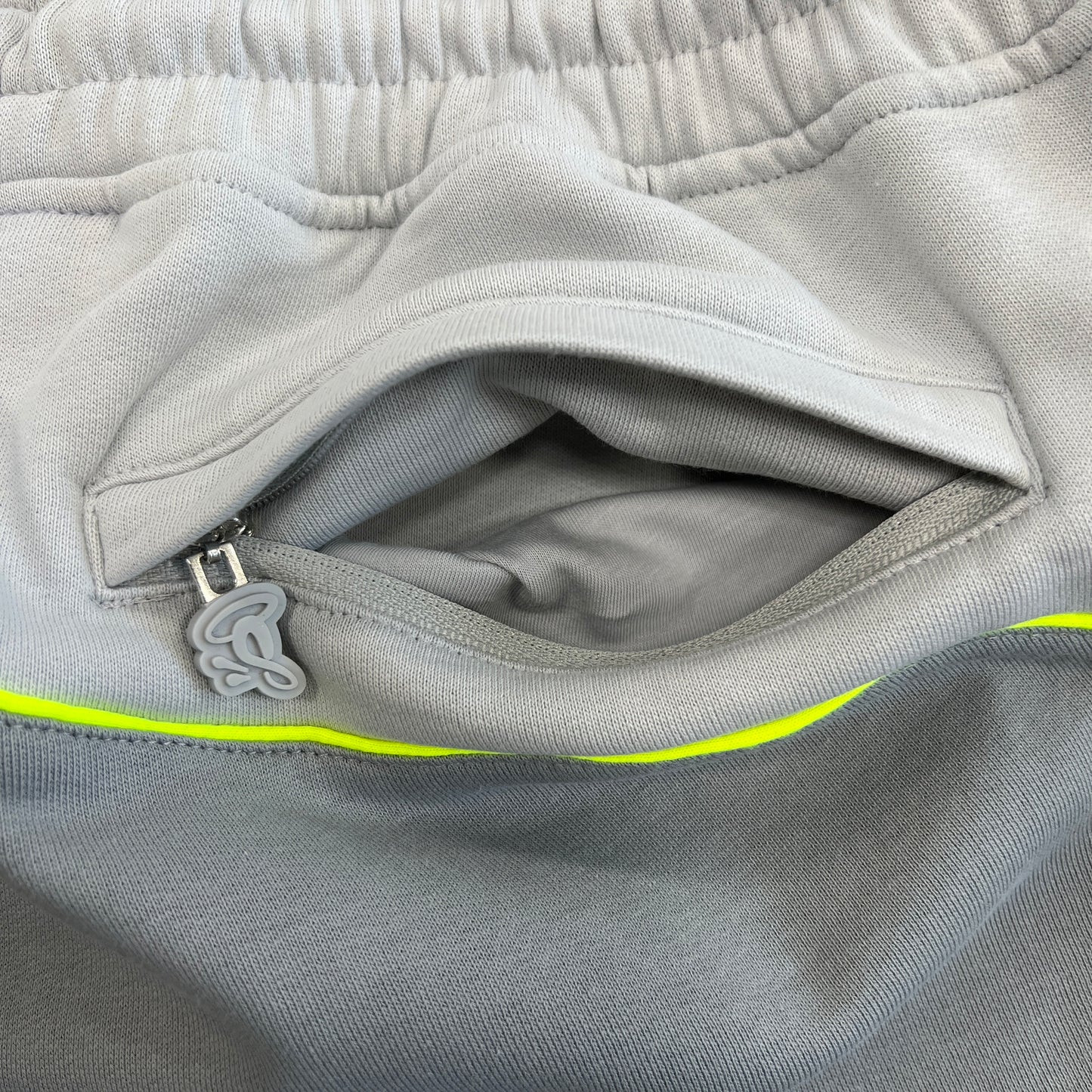 Syna World Short “Light Grey”