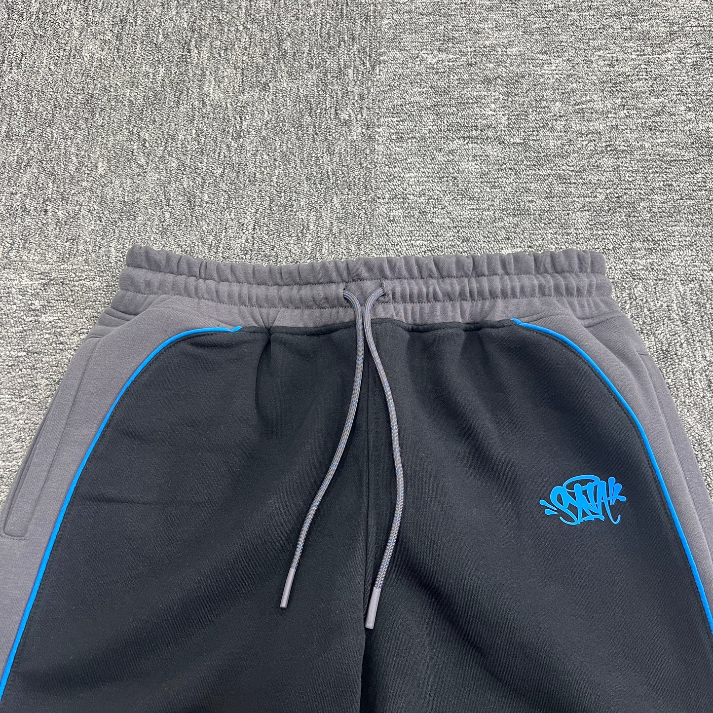 Syna World Short “Grey Black”