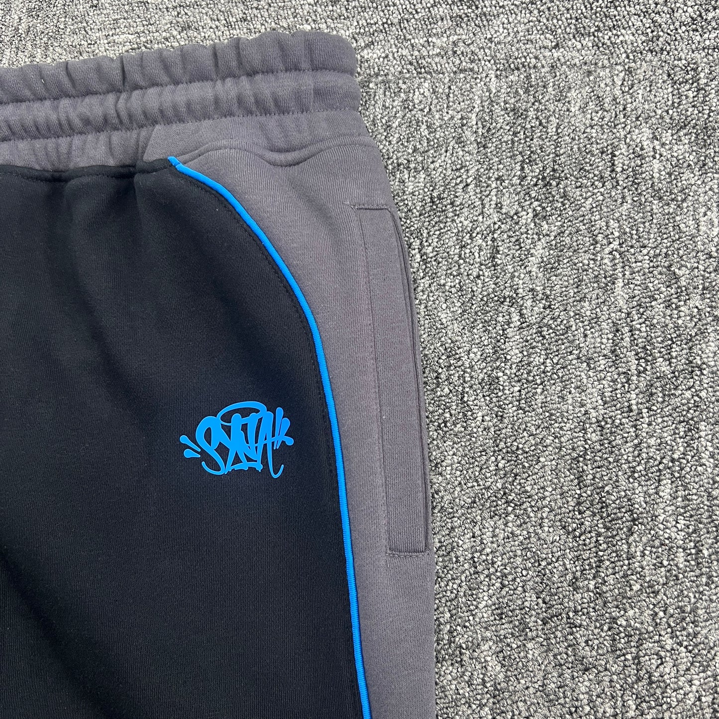 Syna World Short “Grey Black”