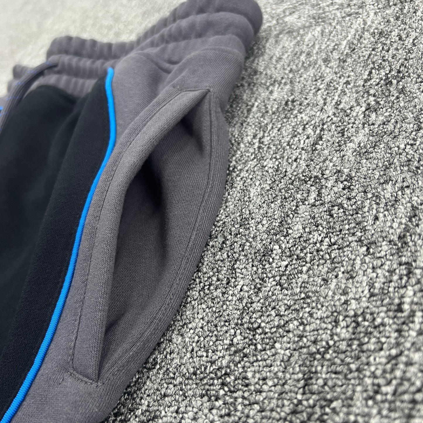 Syna World Short “Grey Black”