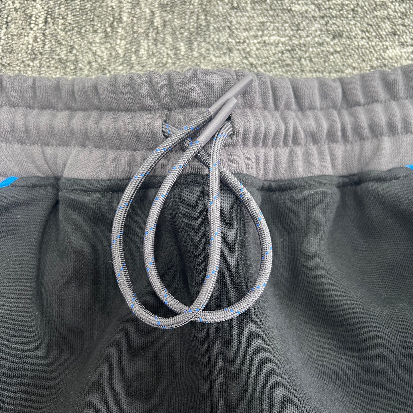 Syna World Short “Grey Black”