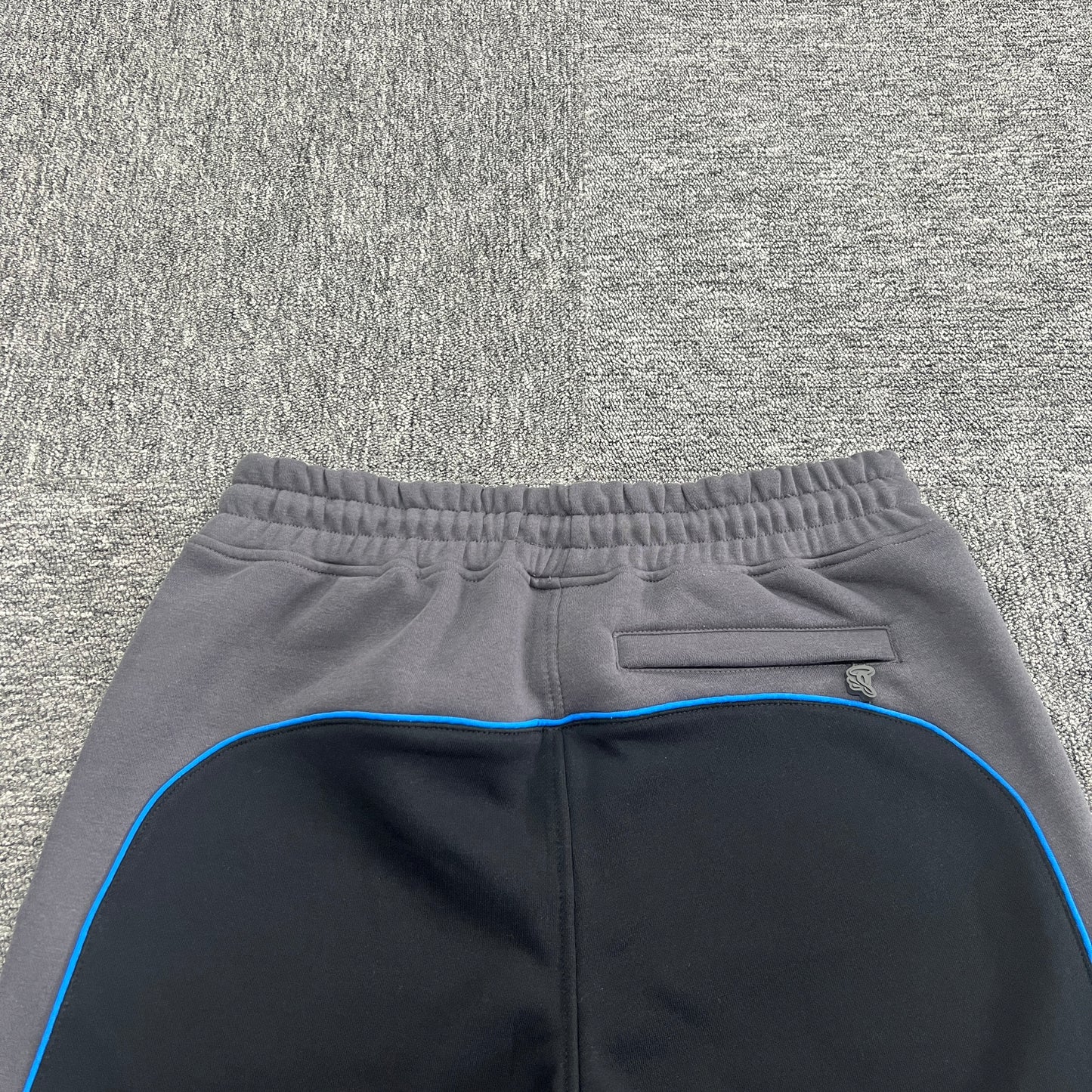 Syna World Short “Grey Black”