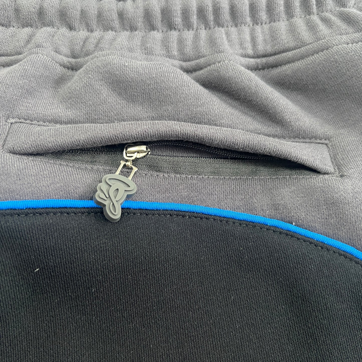 Syna World Short “Grey Black”