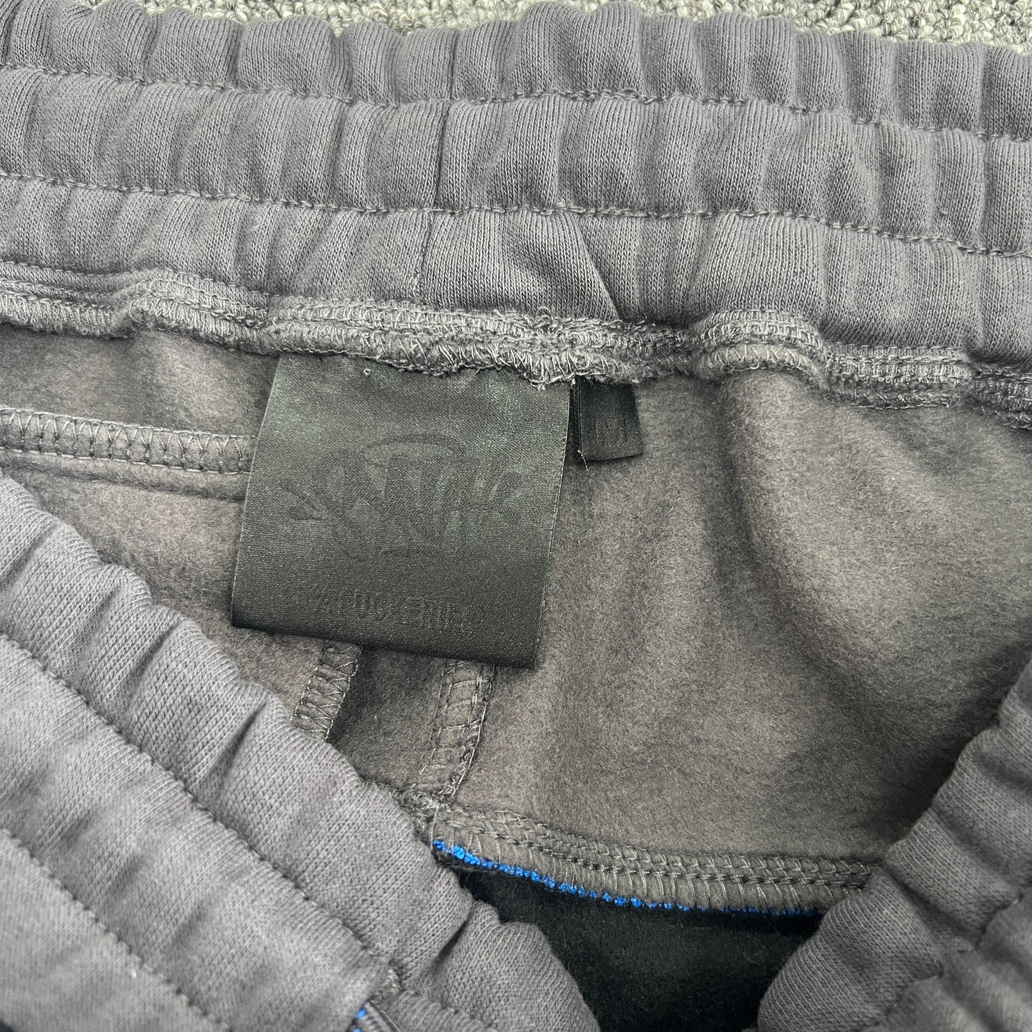 Syna World Short “Grey Black”