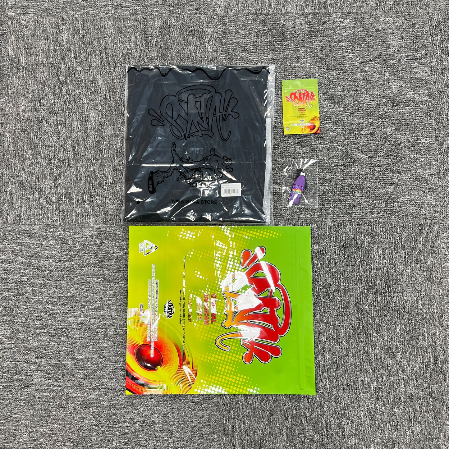 Syna World Outline Tee “Black”