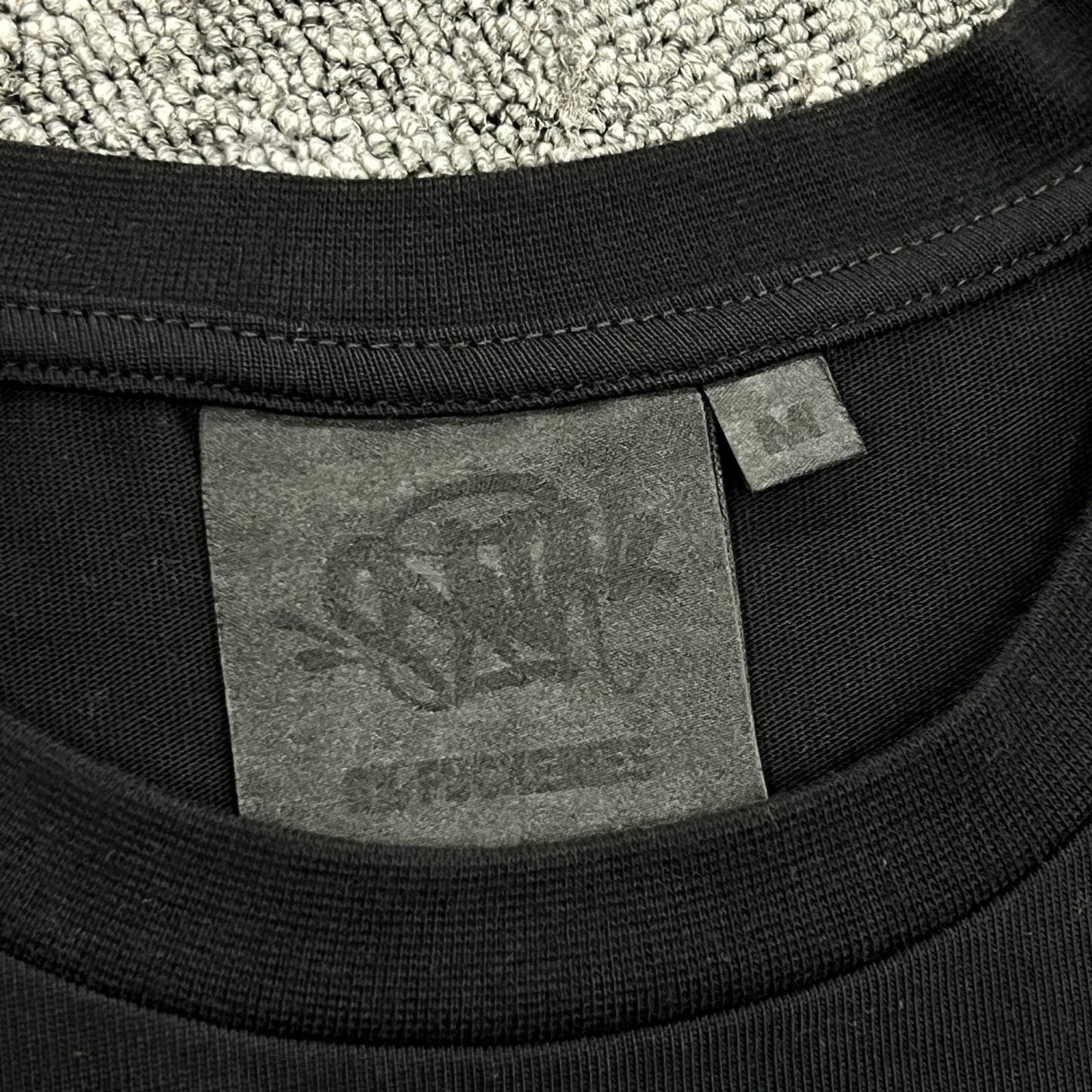 Syna World Outline Tee “Black”