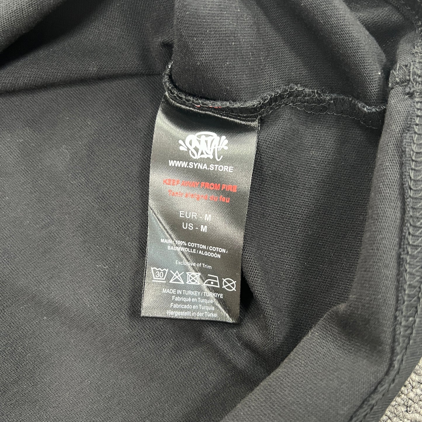 Syna World Outline Tee “Black”