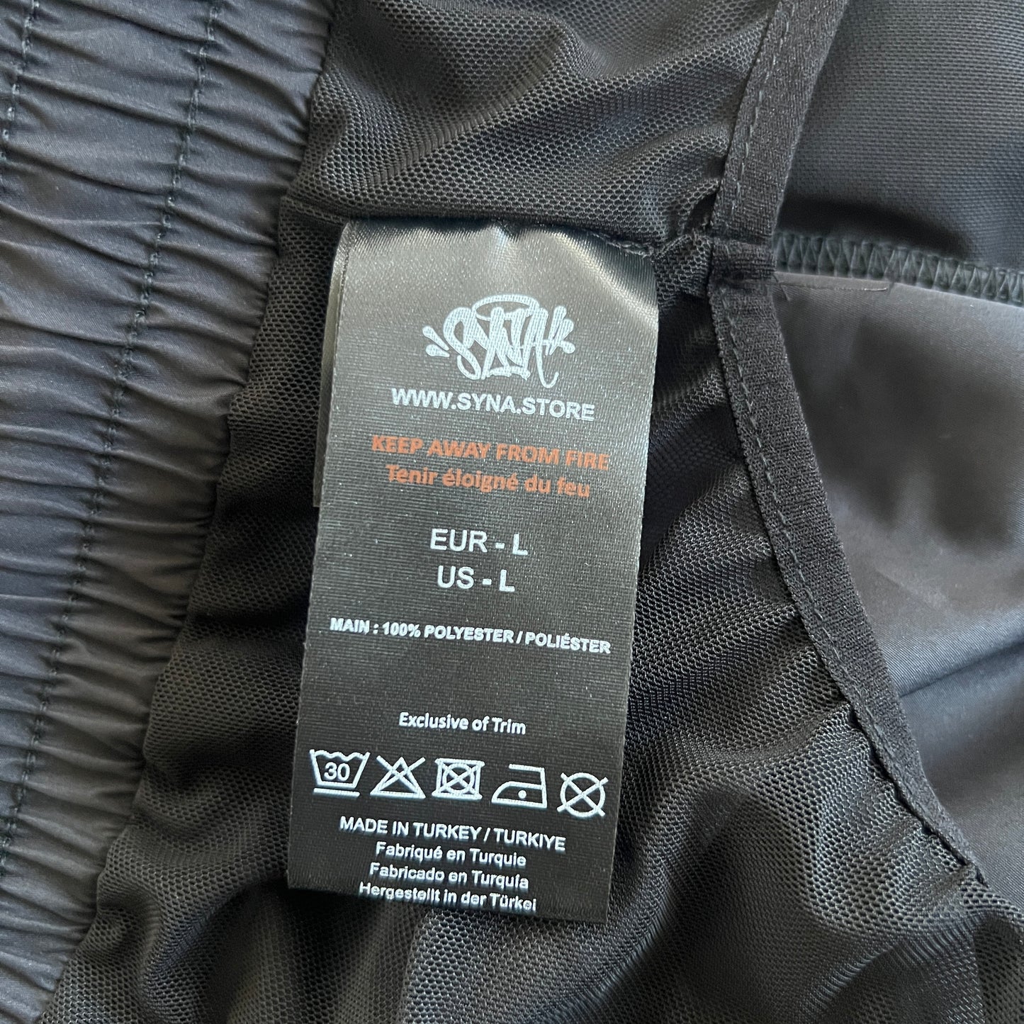 Syna World Outline Short “Black”