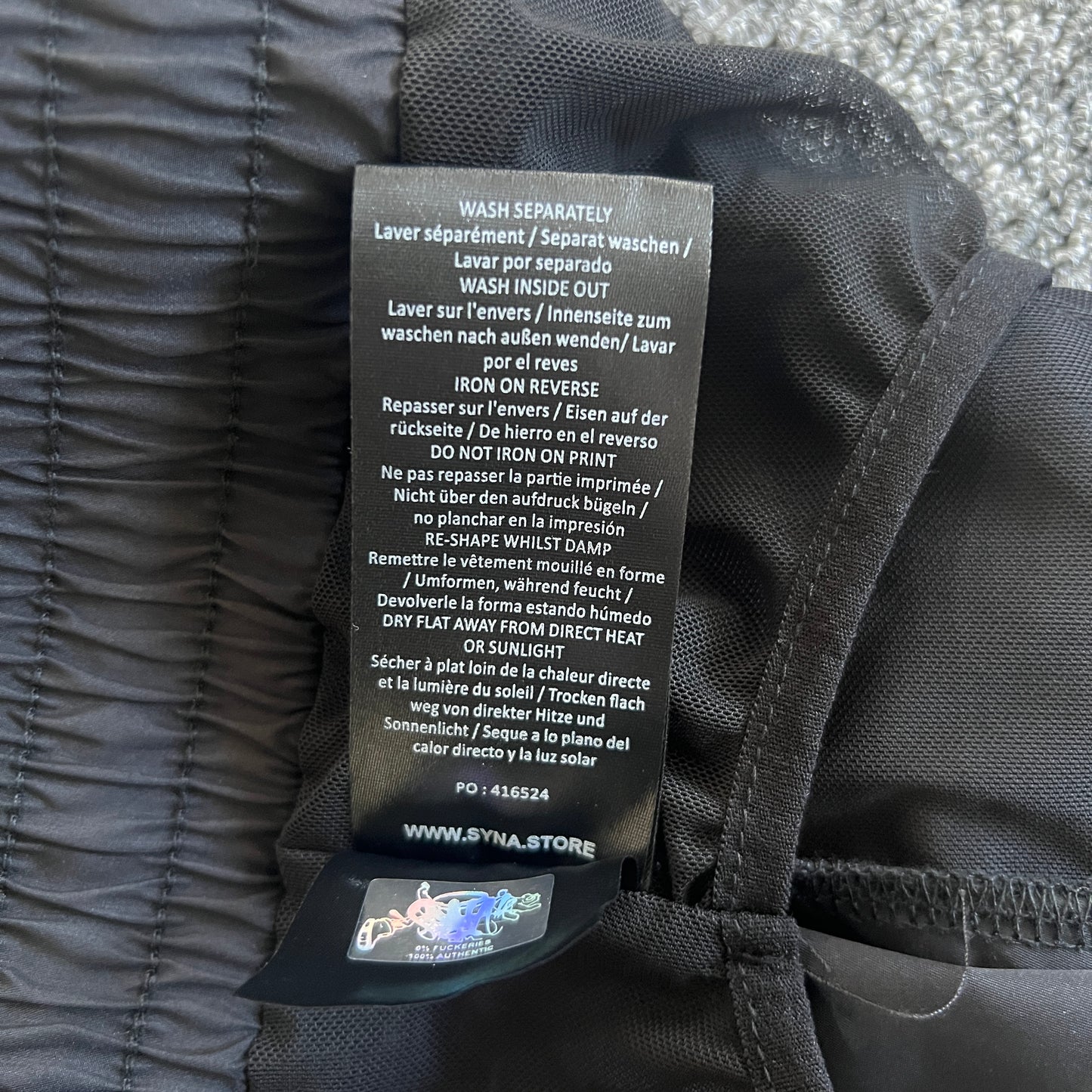 Syna World Outline Short “Black”